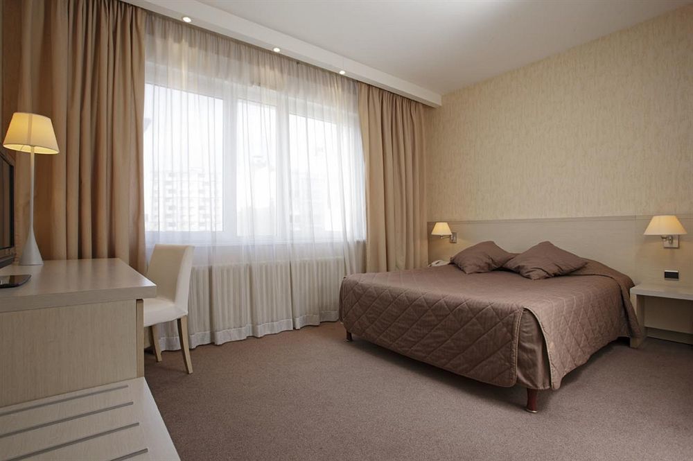 Hotel Restaurant Tivoli - Basel Airport Унінг Екстер'єр фото